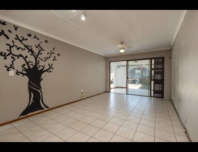 2 BEDROOM TOWNHOUSE FOR SALE IN THE WOLDS